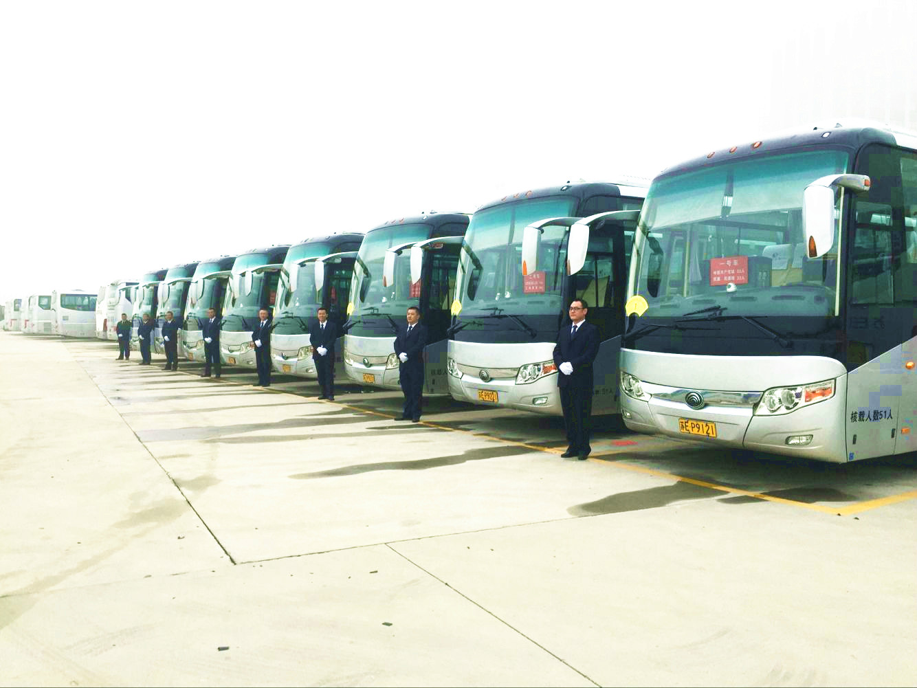 “兩會(huì)”公交車(chē)船分公司承擔(dān)用車(chē)任務(wù)2_副本.jpg “兩會(huì)”公交車(chē)船分公司承擔(dān)用車(chē)任務(wù)2_副本.jpg