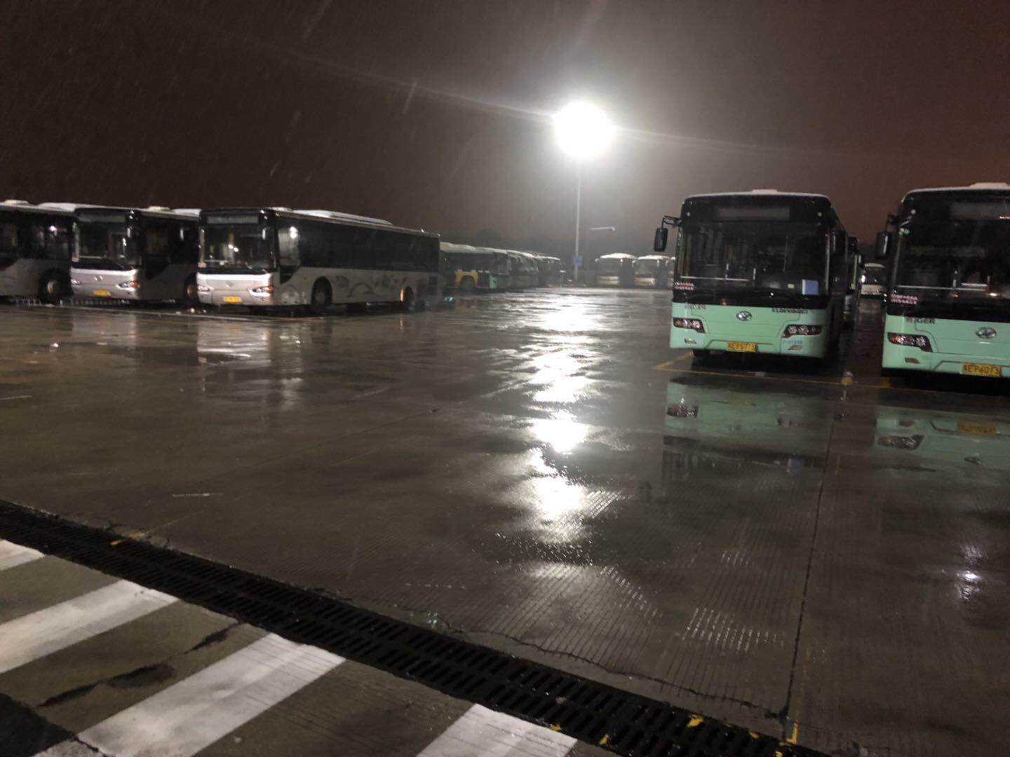 嶗山路停車場(chǎng)無(wú)冰雪1.jpg 嶗山路停車場(chǎng)無(wú)冰雪1.jpg
