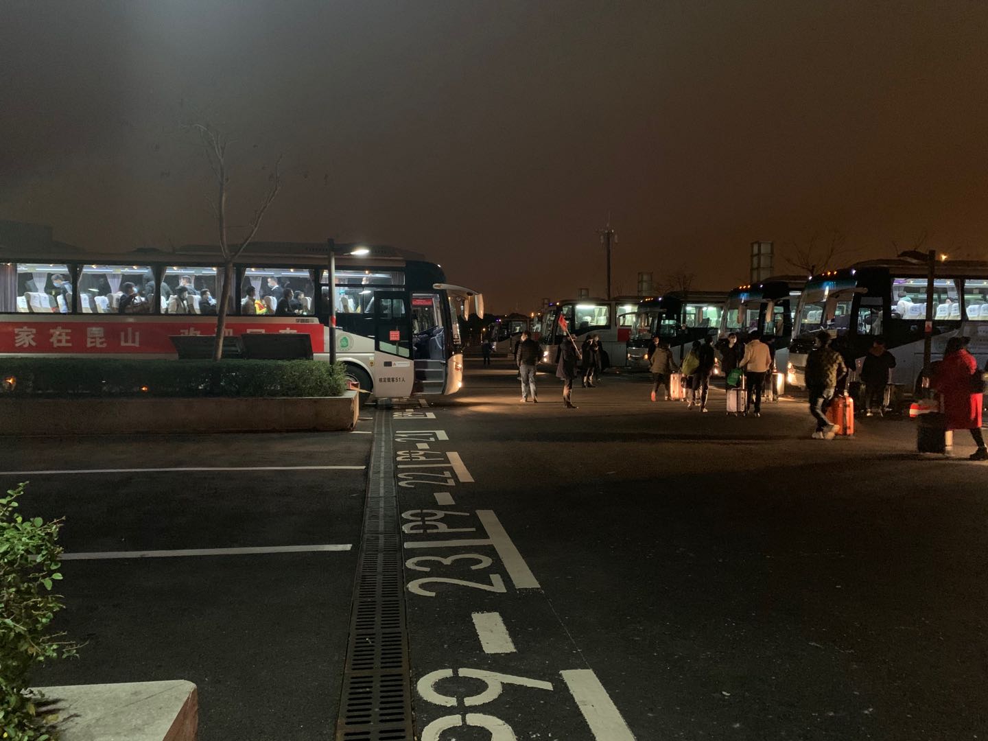 圖片-車船公司圓滿完成上海虹橋高鐵站至昆山夜間大型專線接送任務(wù).jpg 圖片-車船公司圓滿完成上海虹橋高鐵站至昆山夜間大型專線接送任務(wù).jpg